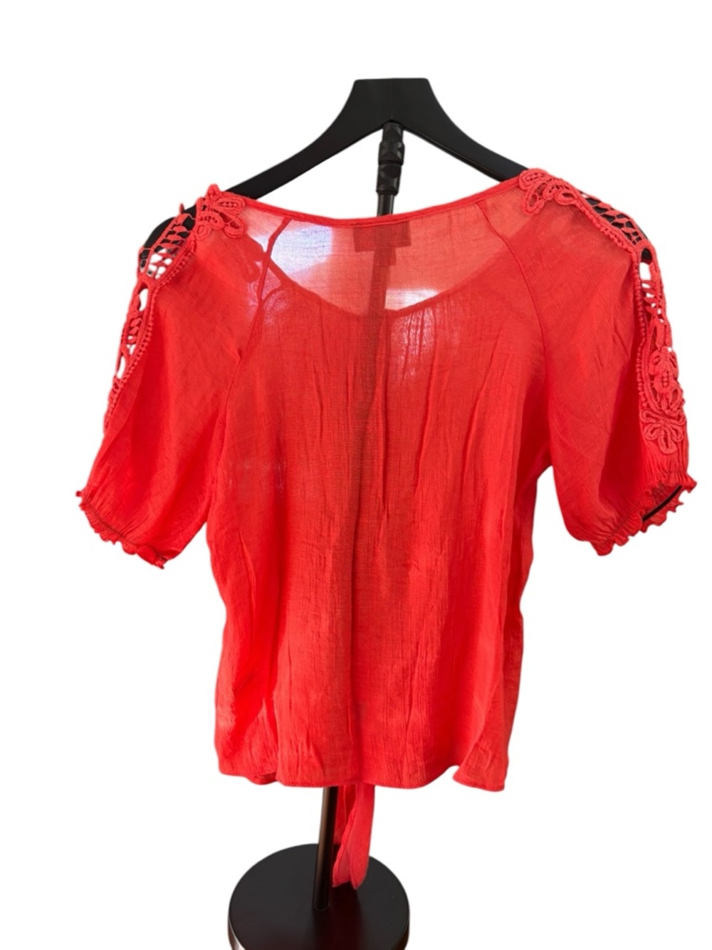 by & by Women’s M Coral Button-Front Tie Hem Crochet Shoulders Top - Picture 3 of 7